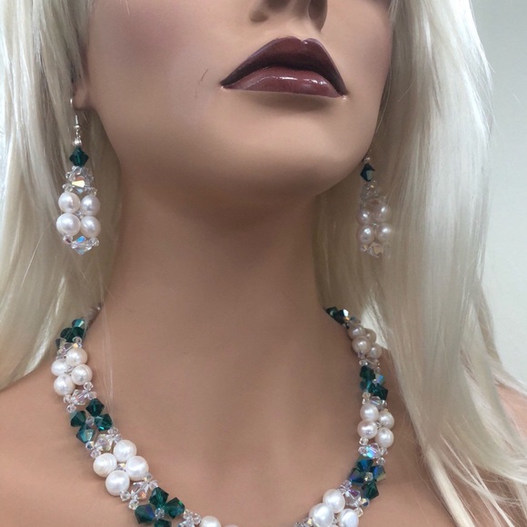 NWT Swarovski Pearl Crystal Necklace Set. - Picture 3 of 9